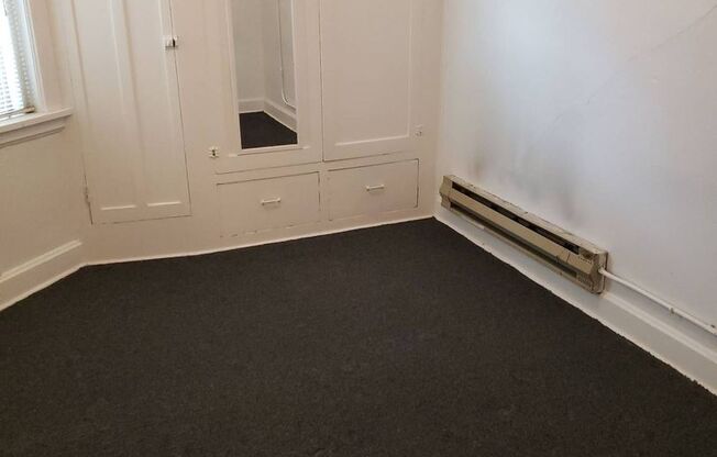 1 bed, 1 bath, $580, Unit Q-1