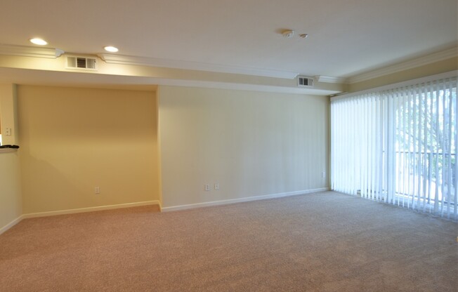 Clean, Classic Contemporary 3 Bedroom + 2 Bath Townhouse Style Home Near Downtown Campbell & Willow Glen Walk, Bike or Short Drive to Whole Foods/Trader Joe's/The Pruneyard/Farmer's Market/Light Rail!