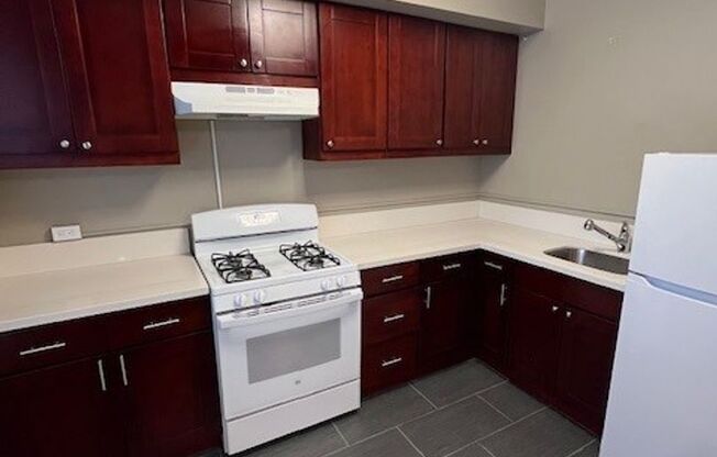 Studio, 1 bath, 340 sqft, $1,325, Unit 202