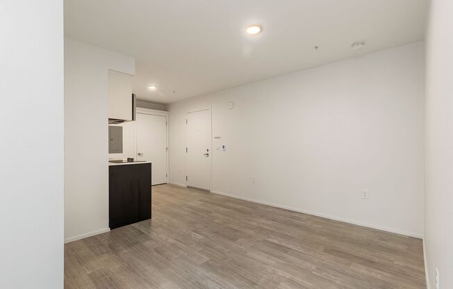 Studio, 1 bath, 280 sqft, $1,195, Unit 712