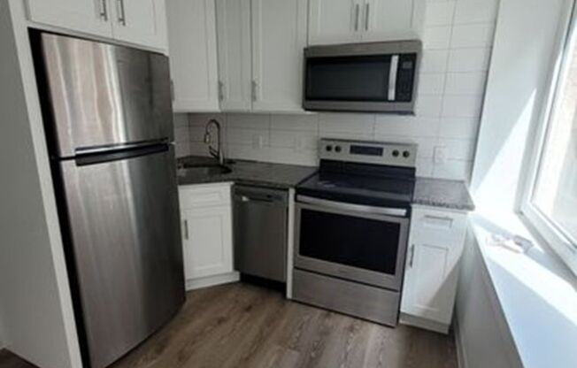 1 bed, 1 bath, $1,075, Unit 204