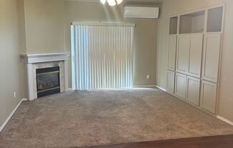 2 beds, 2 baths, $1,995, Unit 911 NE Hidden Valley Dr