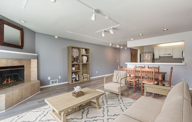 Columbia River View Condo - Hayden Island!