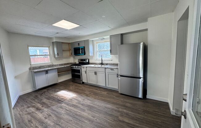 Charming 2 bedroom home in McKees Rocks available now!