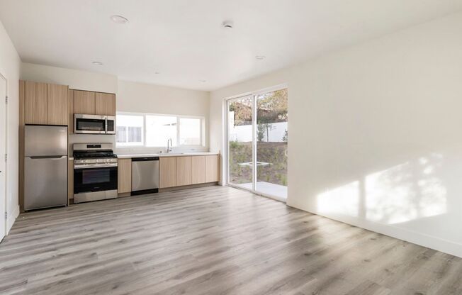New Construction 6 Bedroom/7 Bath Townhouse
