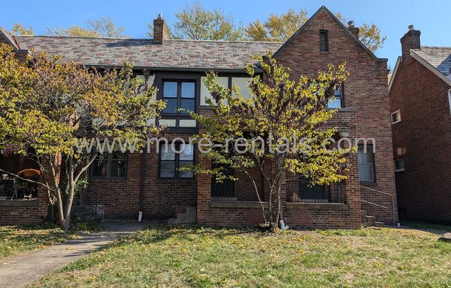 2 beds, 1 bath, 1,024 sqft, $1,400, Unit 1694 Wyandotte Rd