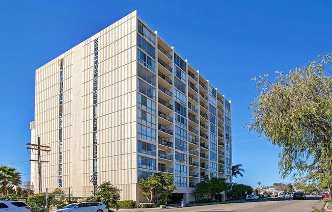 Live Large in PB w/ Ocean Views!