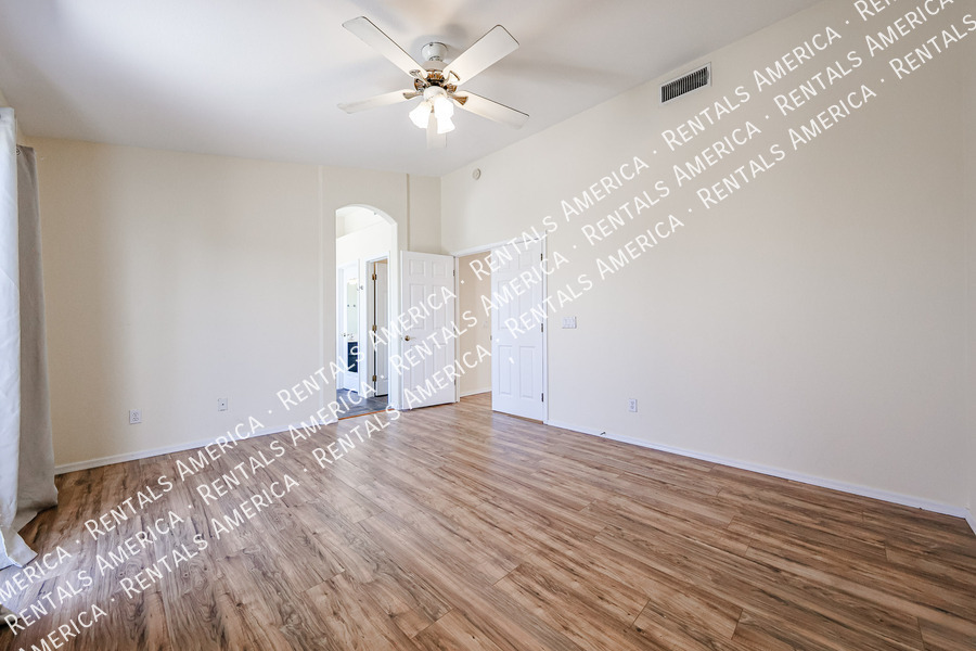 1372 W THOMPSON WAY