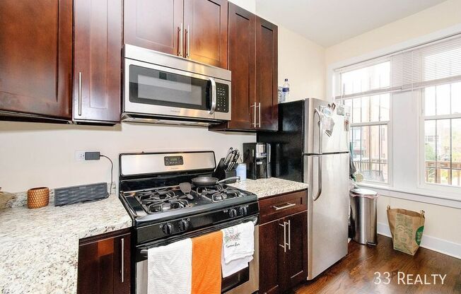 2110 W Division