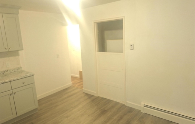 3 beds, 1 bath, 800 sqft, $2,900, Unit 2