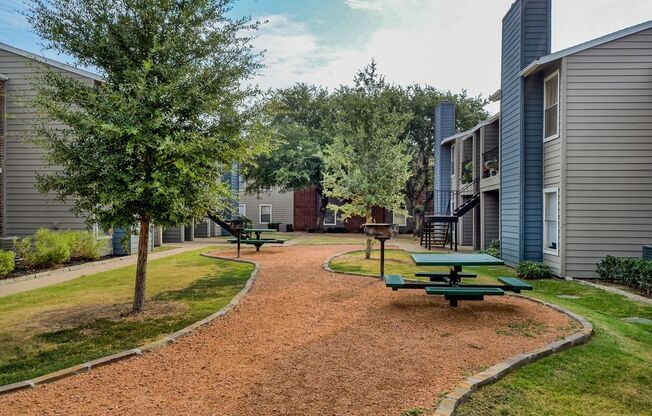 Oak Tree Village Apartments Outdoor Picnic Area for residents