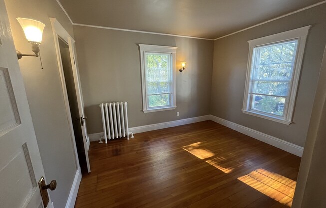 3 beds, 1 bath, 1,300 sqft, $3,200, Unit 2
