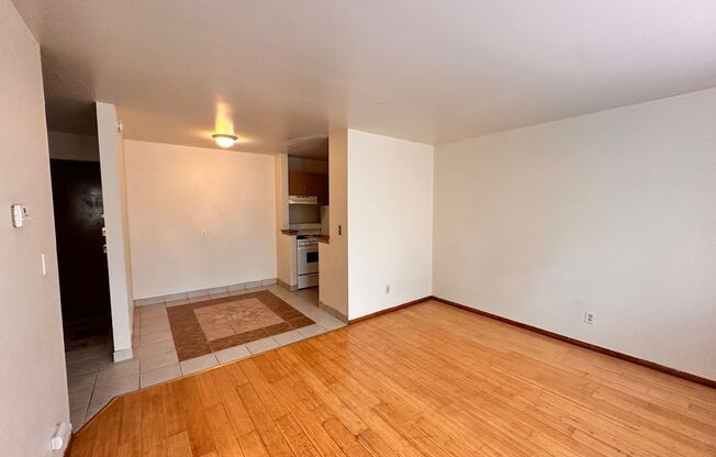 1 bed, 1 bath, $995, Unit 102