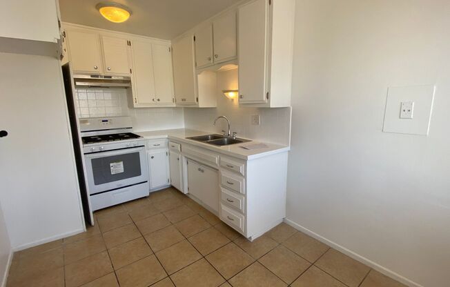 Apt 1025 &amp; 1027 E Deodar St