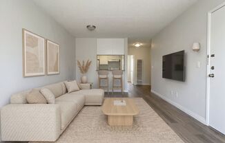 8240 Whitsett Ave