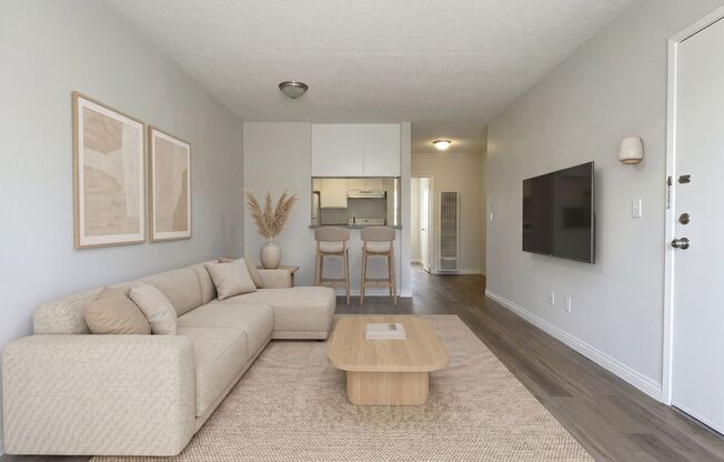 8240 Whitsett Ave