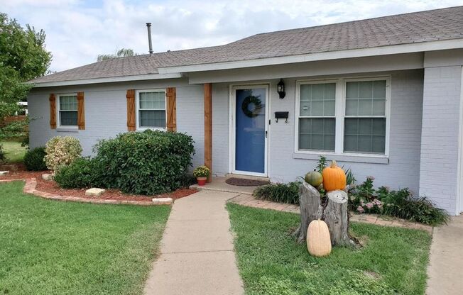 Cute 3 bed 2 bath perfect for you to call home!