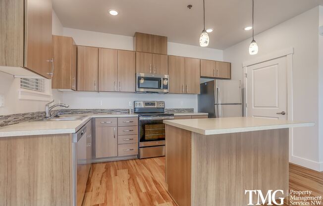 1 bed, 1 bath, 740 sqft, $1,625, Unit B230