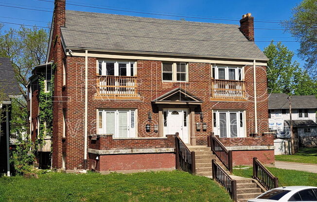 126 N LONGWORTH AVE