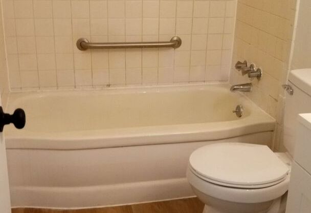 2 beds, 1 bath, 850 sqft, $775, Unit Apt. 60