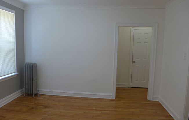 2 beds, 1 bath, $1,595, Unit 2048 Kostner - 3A