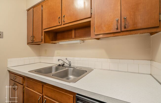 2 beds, 1.5 baths, $1,350, Unit 791 E Thurber Dr Apt. G