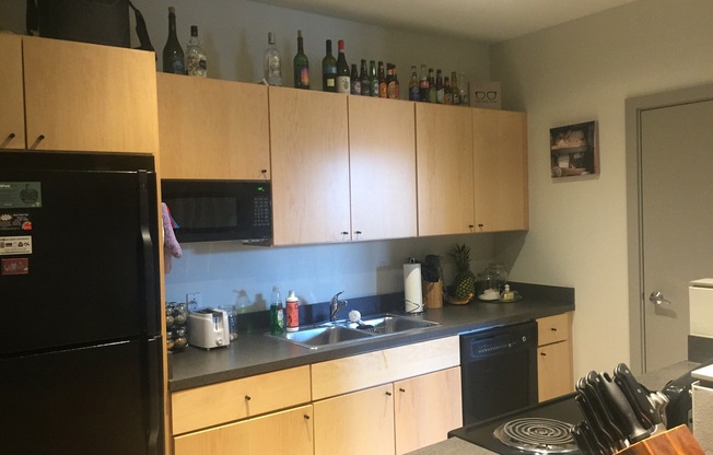 2 beds, 2 baths, 1,096 sqft, $1,655, Unit 408