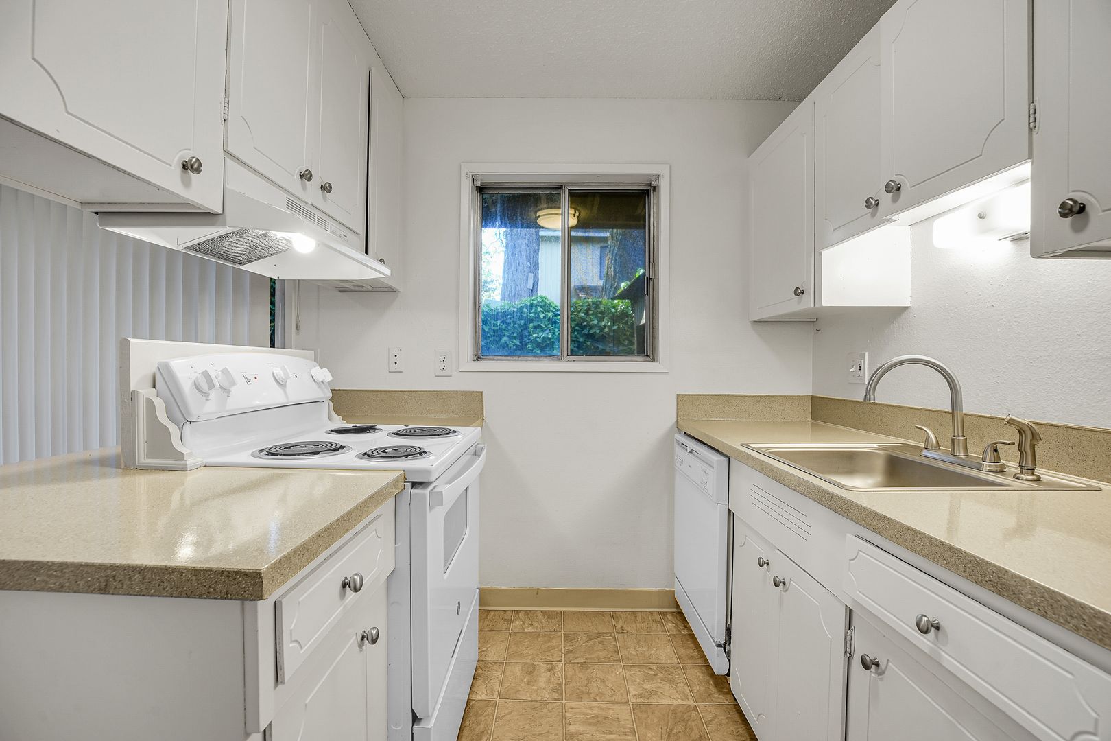 WINDSOR COURT APTS