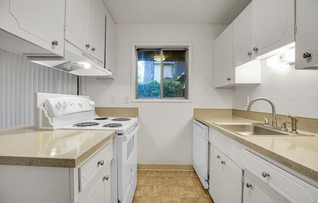 WINDSOR COURT APTS