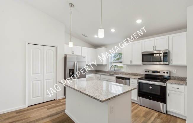 40 WOOD CTR LN