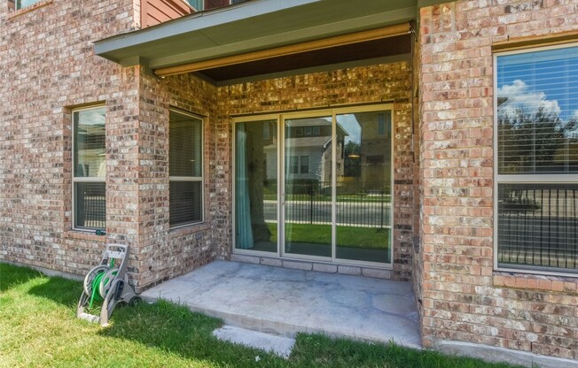301 JEFFREY DAVID LN W