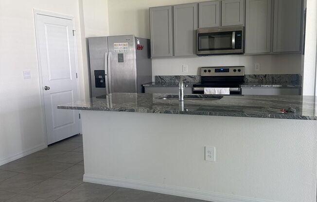 Gorgeous 3-Bedroom, 2-Bathroom Townhouse in Bradenton (JUST REDUCED!!!)