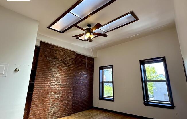 112 SMITH ST