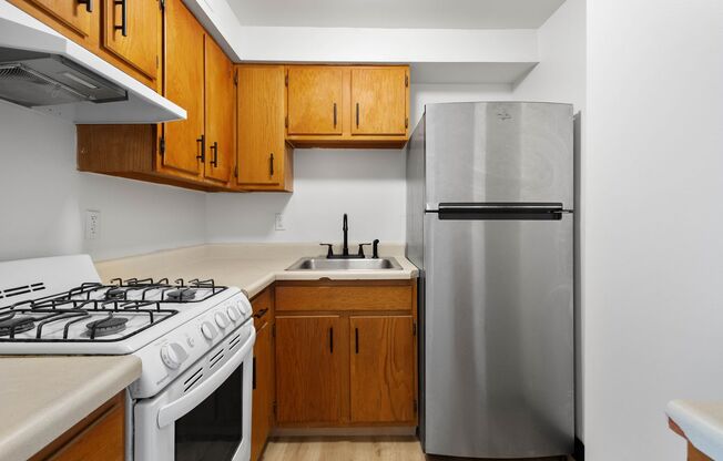 1 bed, 1 bath, 700 sqft, $849, Unit #106