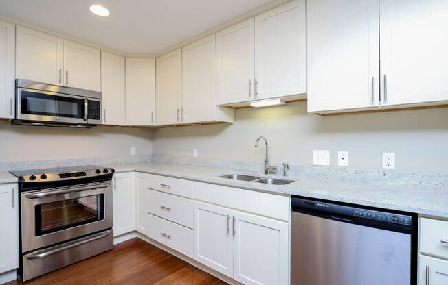 Harbor Hill Apartments interior kitchen