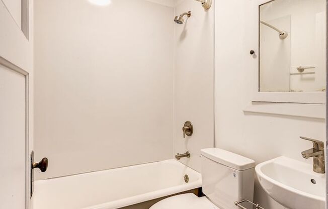 Studio, 1 bath, 335 sqft, $1,295, Unit Unit 208