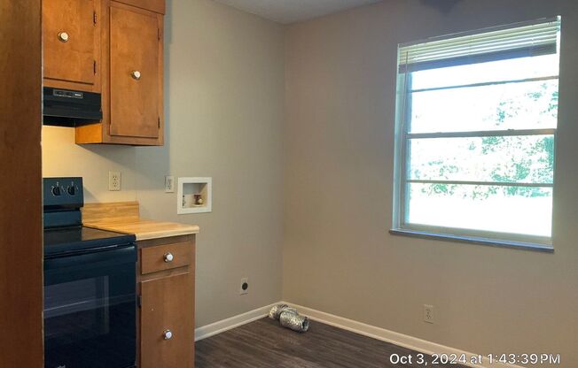 2 beds, 1 bath, 765 sqft, $1,195, Unit 02402-4