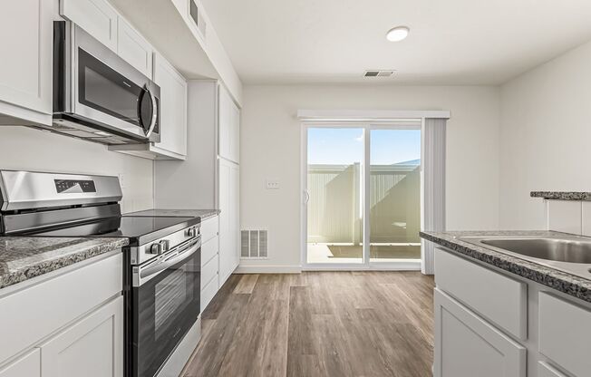2 beds, 2 baths, 880 sqft, $1,599, Unit 660-102