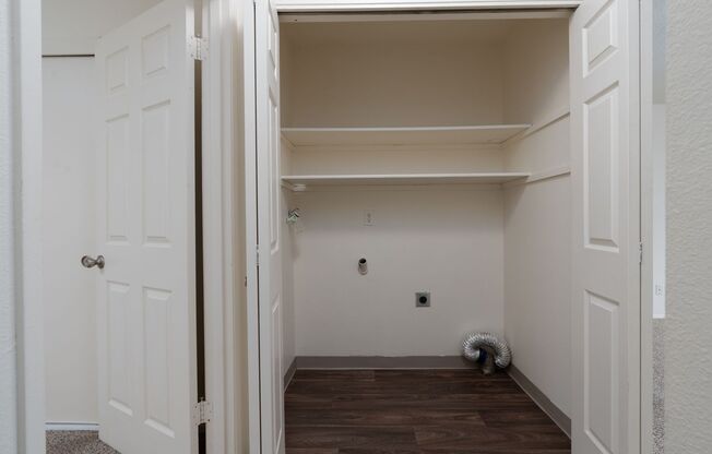1 bed, 1 bath, 674 sqft, $1,350, Unit 858