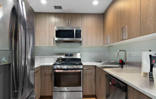 21 17 31 AVE
