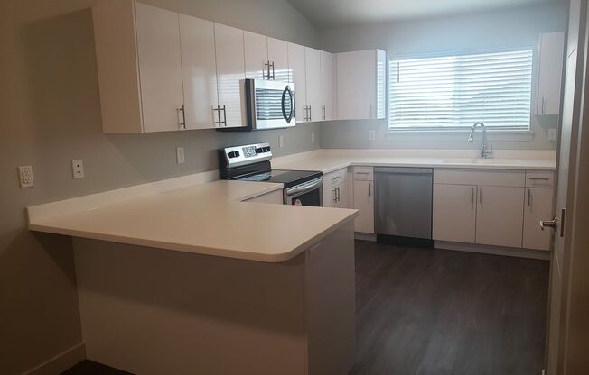 2 beds, 1 bath, $1,300