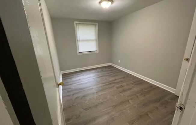 1 bed, 1 bath, 594 sqft, $1,100, Unit 5