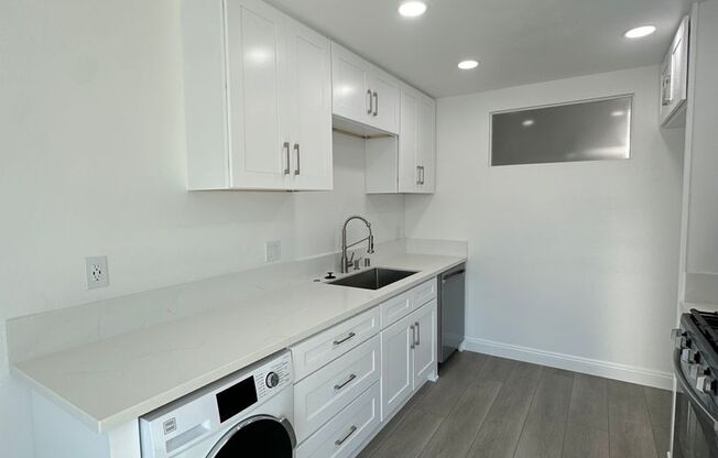 2 beds, 1 bath, 802 sqft, $2,595, Unit 6700-B