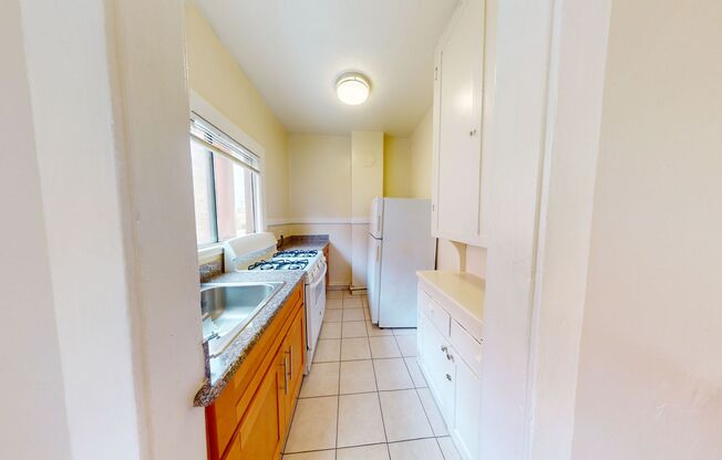 Studio, 1 bath, 210 sqft, $1,350, Unit 16