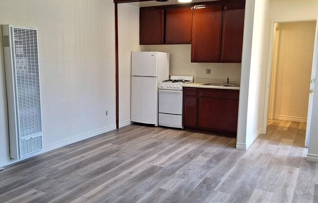 FOUR-UNIT APT - 7300r