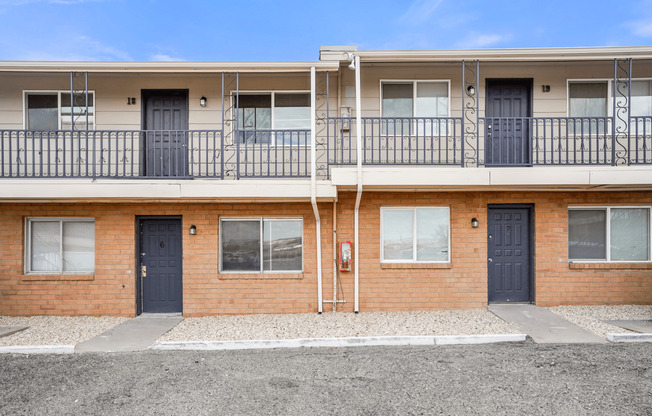 984 E Saxony Dr – Renovated 2 Bed/1 Bath Apartments in Colorado Springs!