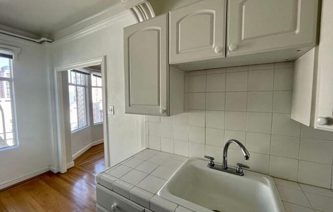 536 Leavenworth Street (958rc)