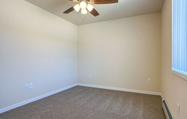 3 beds, 2 baths, 1,092 sqft, $1,595, Unit AT 715-49