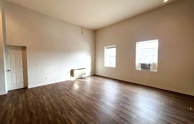 Studio, 1 bath, $1,350, Unit A321 1/2-3