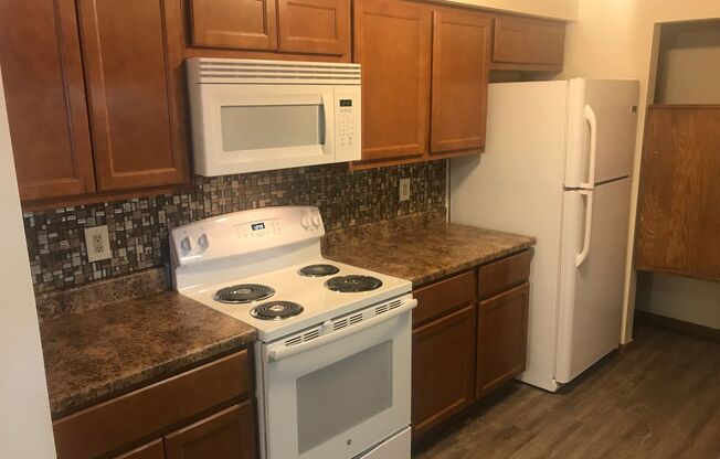 3 beds, 1 bath, 1,040 sqft, $1,695, Unit 3164-303
